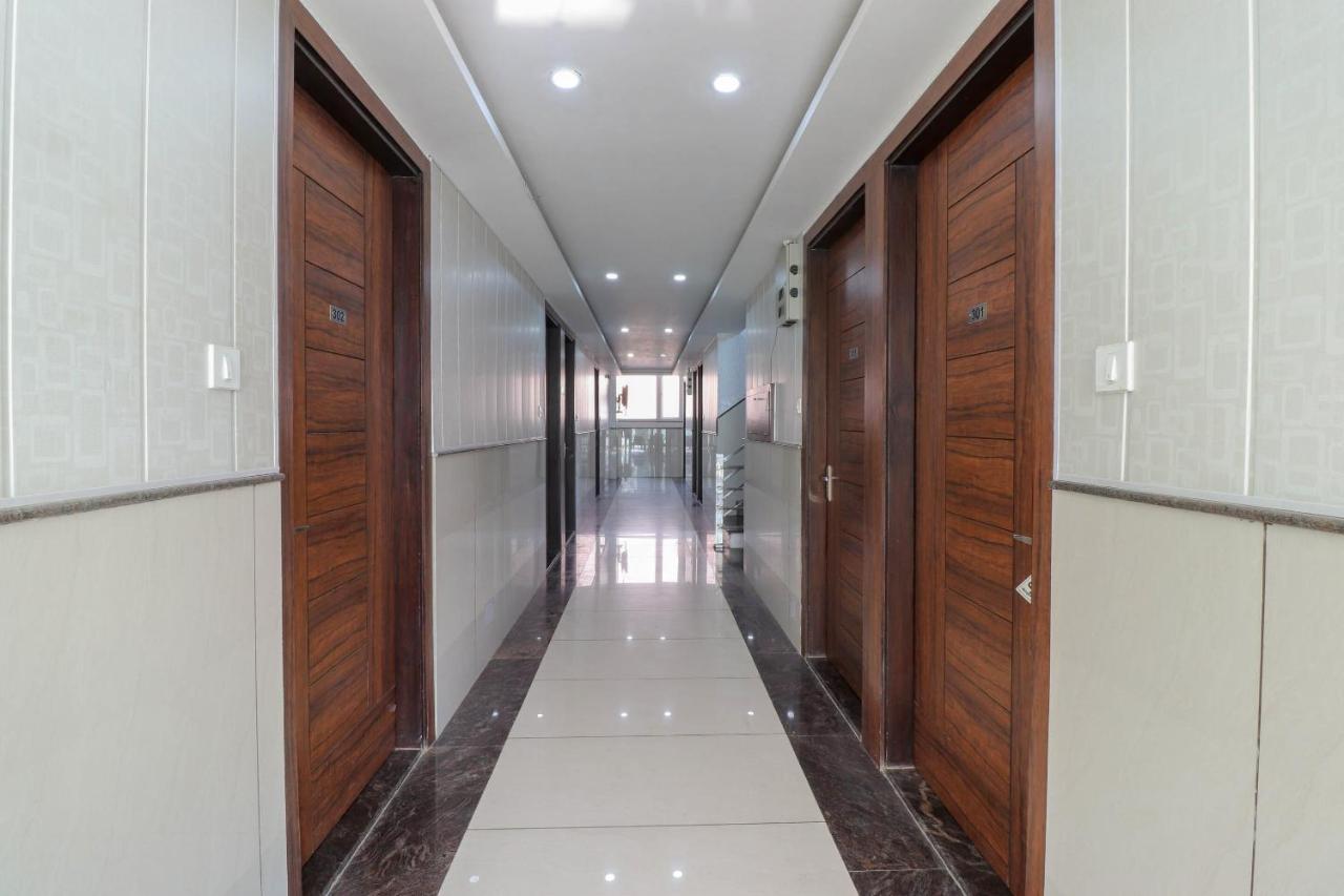 Capital O 76444 Hotel Hill-Top Inn Narendra Nagar Kültér fotó